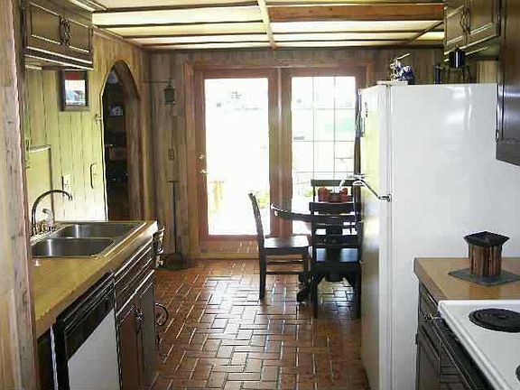 4th image of 1021 Meadowbrook Ln
