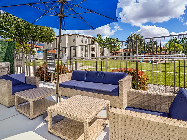 La Ventana Apartments — Photo 18