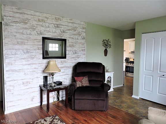 3rd image of 406 Sandpiper Ave