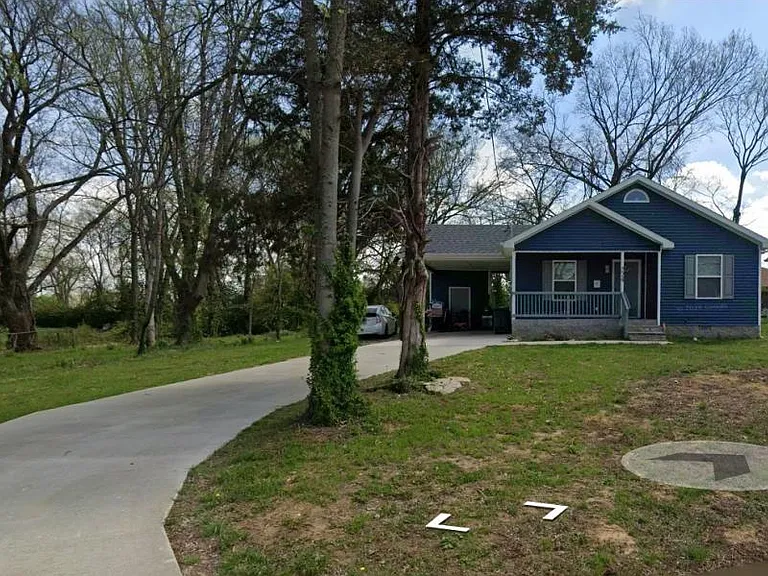 324 W Edmonds St — Photo 2
