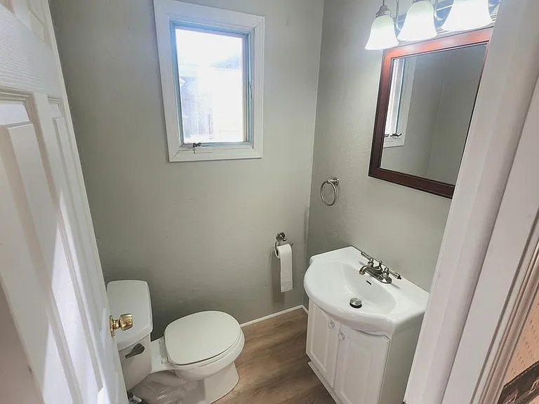 21 Glenmont Dr — Photo 4