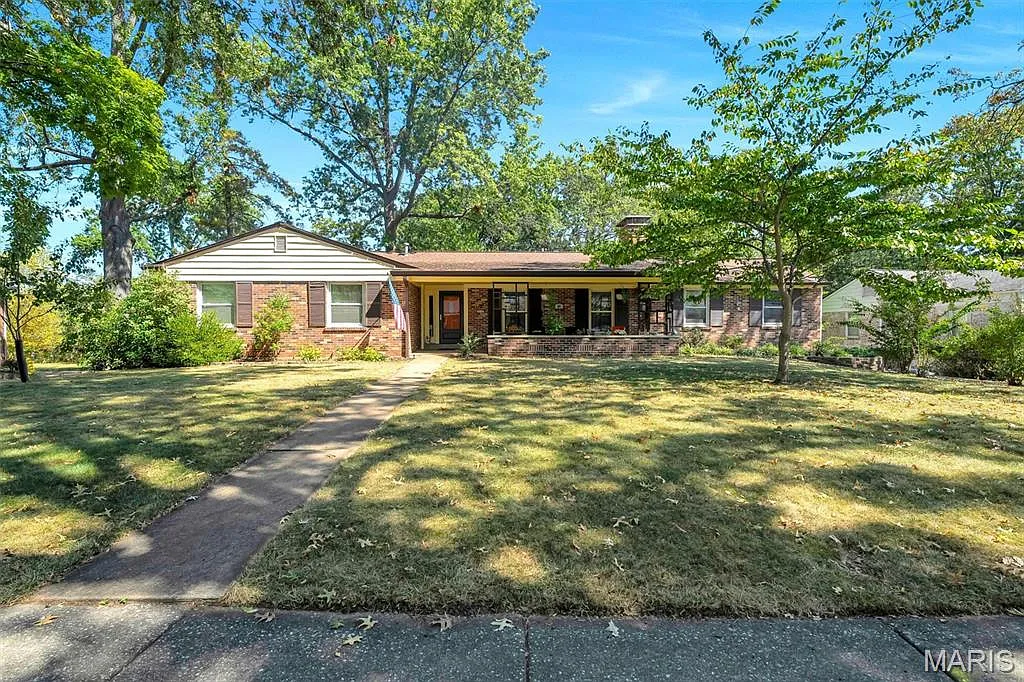 429 Geyer Forest Dr photo 1