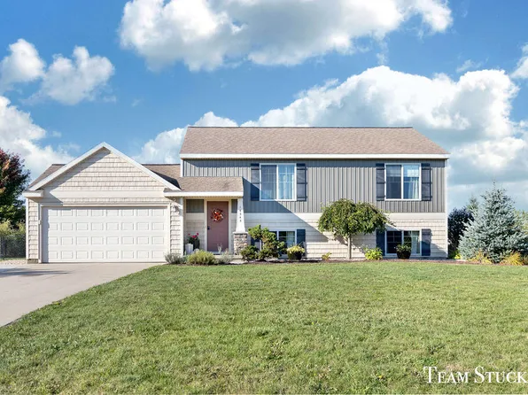 16343 Trent Ridge Dr, Cedar Springs, MI 49319