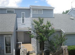 640 Harbor Dr, Azle, TX 76020