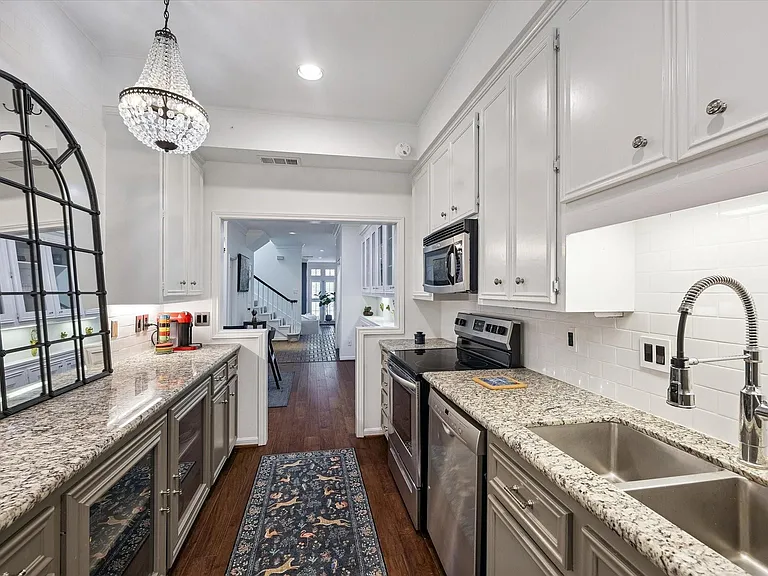 2220 Fulham Ct — Photo 7