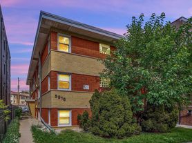 5516 W Higgins Ave, Chicago, IL