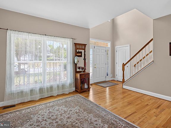 4th image of 106 Maverick Ct