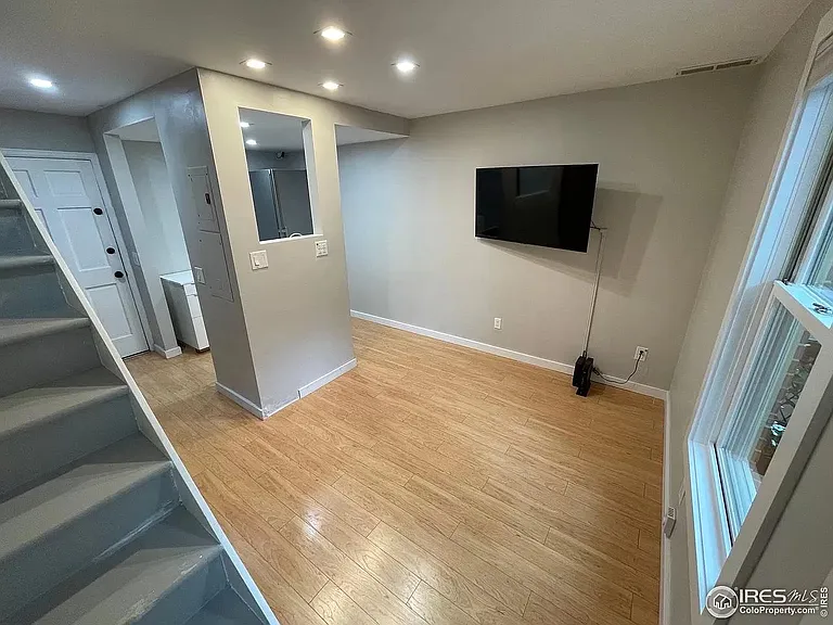 1237 Elder Ave #10 — Photo 4