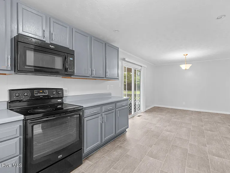 105 Valley Ct — Photo 6