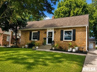 112 Bondurant St, Washington, IL 61571
