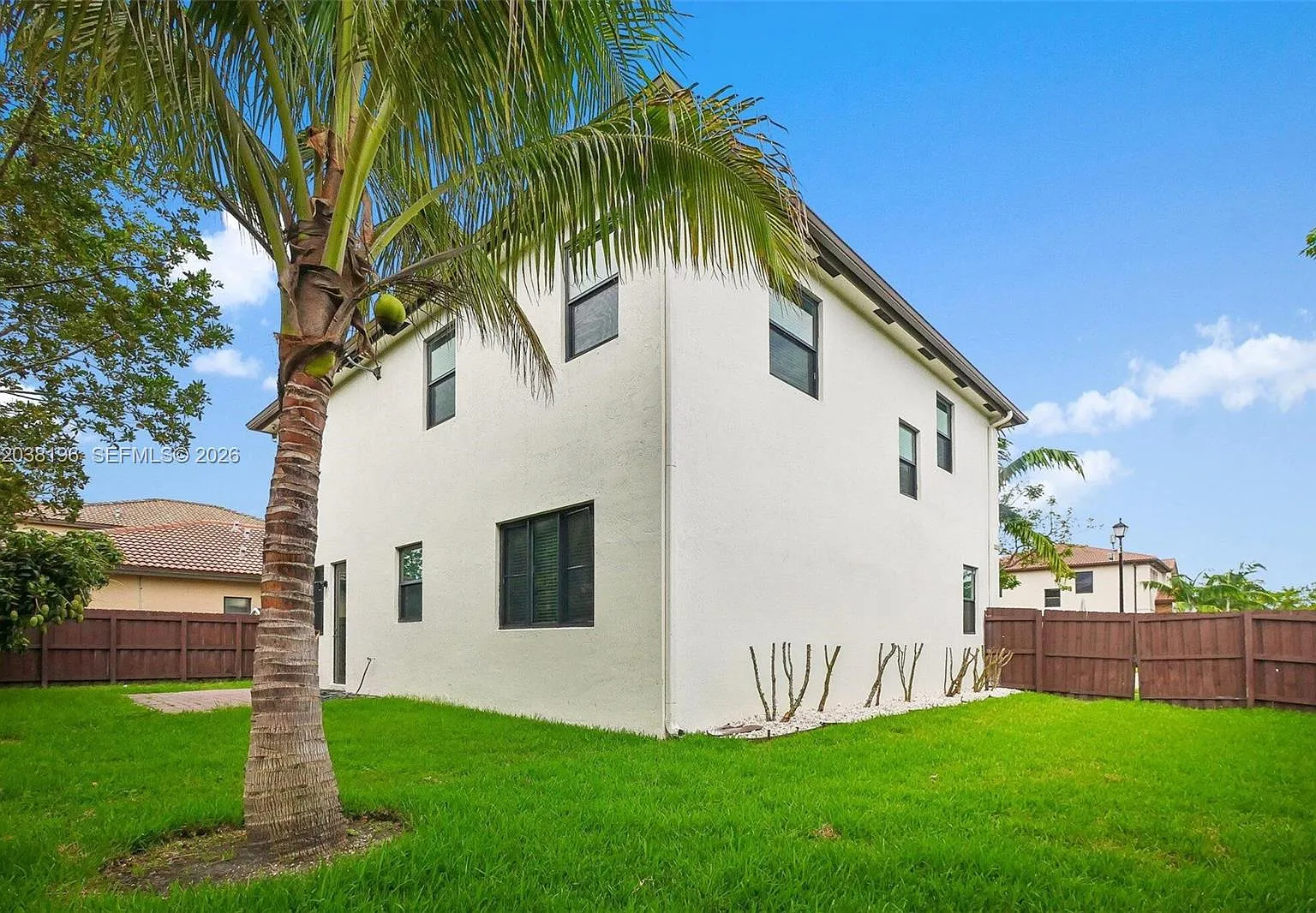 4 bed, 2573 sqft, $4,500 — Photo 3