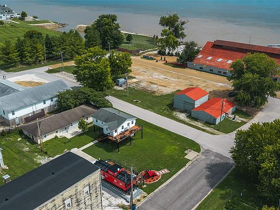 3rd image of 7 Cherry St