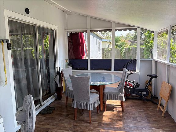 3rd image of 908 S SOLANDRA DRIVE