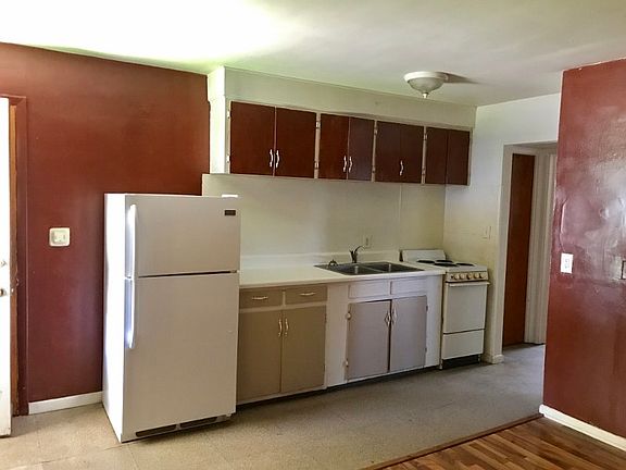 4th image of 468 Sherman Pl