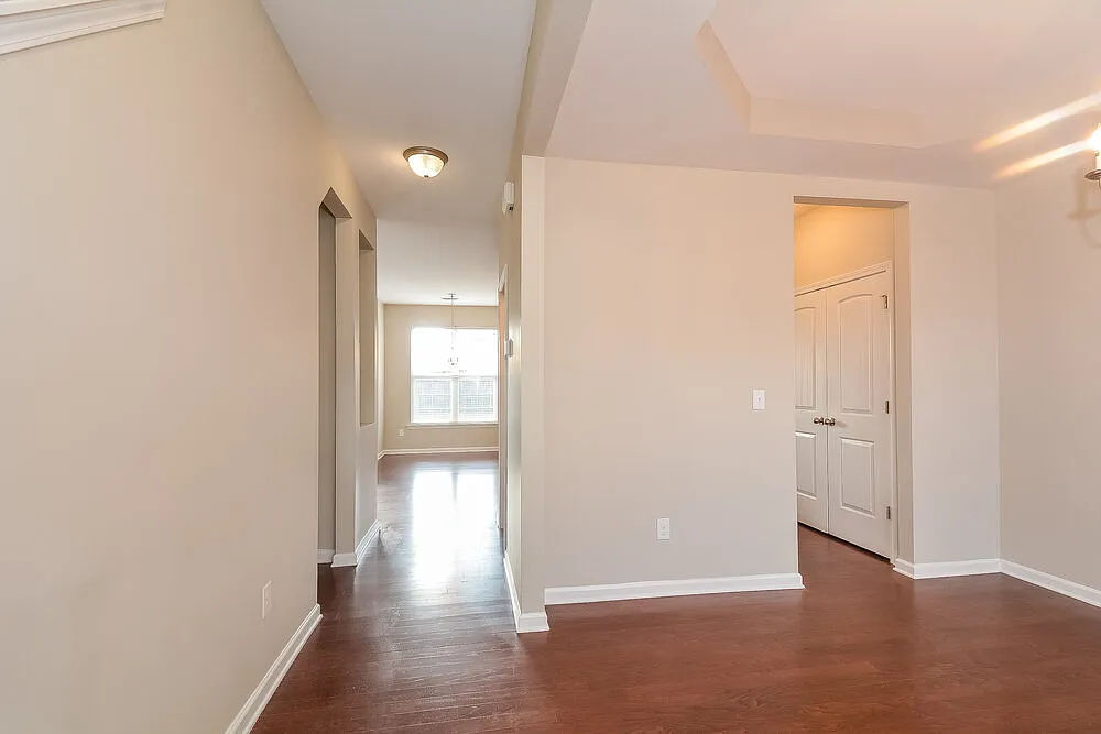 3 bed, 2.5 bath, 1724 sqft, $2,030 — Photo 4