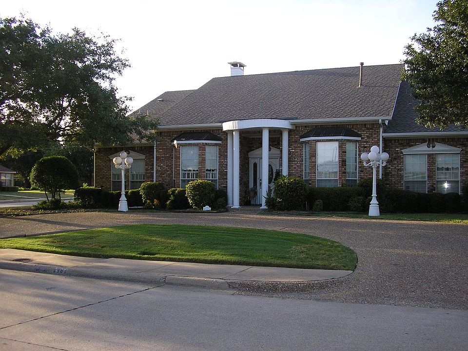 Front view 6903 Glacier