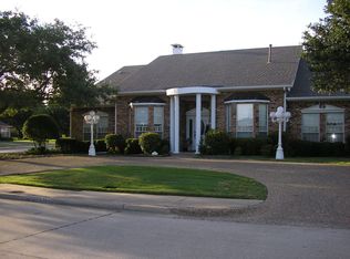 6903 Glacier Dr, Dallas, TX 75227