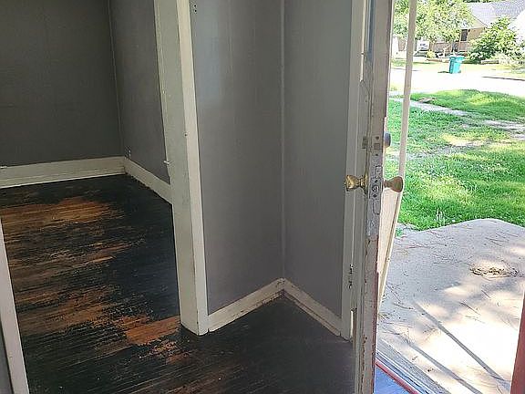 2nd image of 1021 E McKinley Ave
