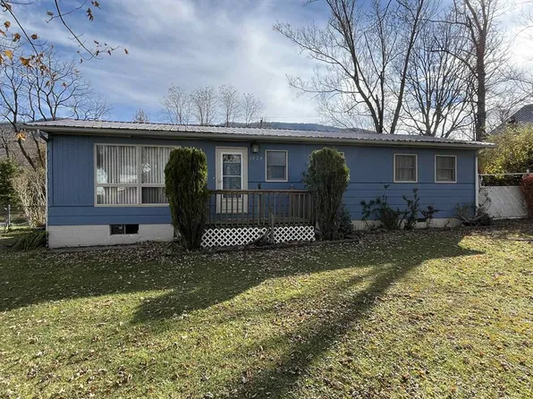 1224 Dogwood Rd, Tazewell, VA 24651