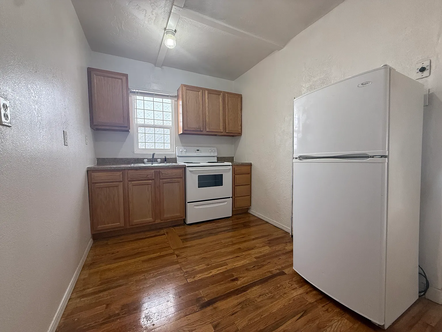 Updated 1 Bedroom with Garage Just 2 Blocks to UNM — Photo 4