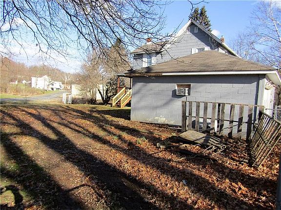 4th image of 115 Grace St