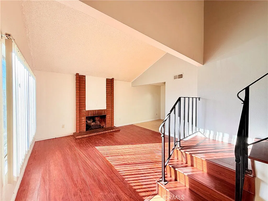 3 bed, 1.5 bath, 1200 sqft, $2,900 — Photo 3