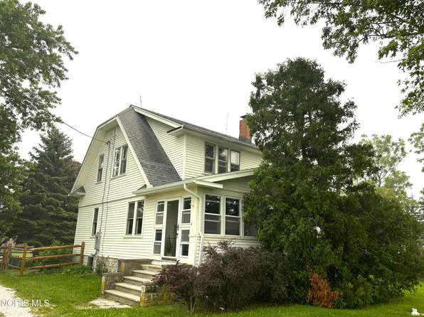 26702 Fostoria Rd, Genoa, OH 43430