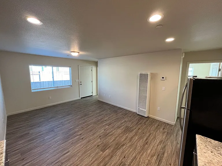 1465A E Ash Ave — Photo 4
