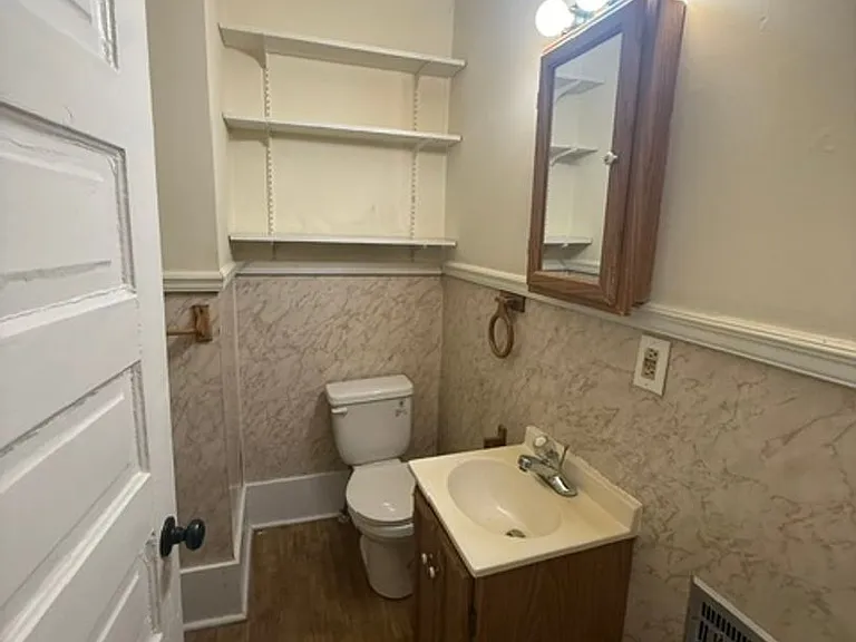 405 W Davis St #B — Photo 8