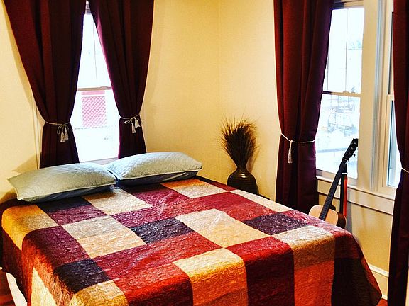 3rd BR (fits queen bed)