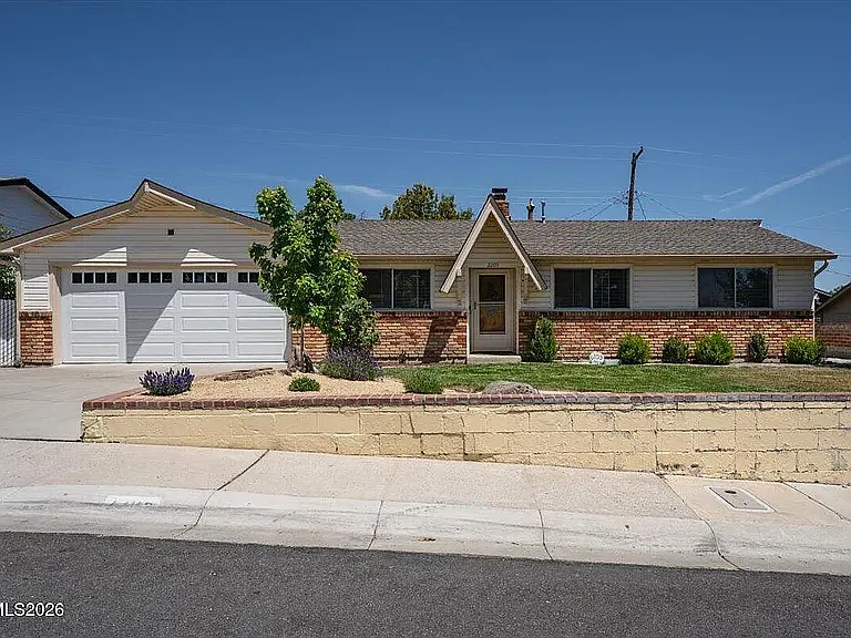 3 bed, 1386 sqft, $2,995 — Photo 2