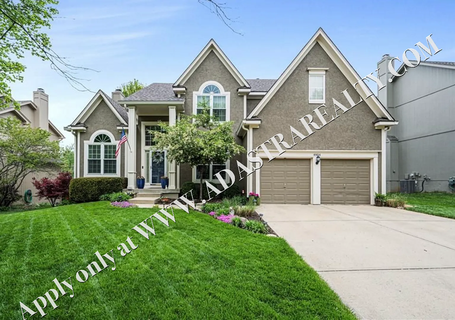 Beautiful 2 Story 4 Bed 5 Bath Home in Overland Park-Available NOW!! — Photo 1