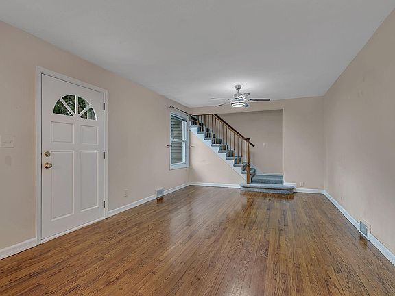 4th image of 10206 Lakeview Dr W