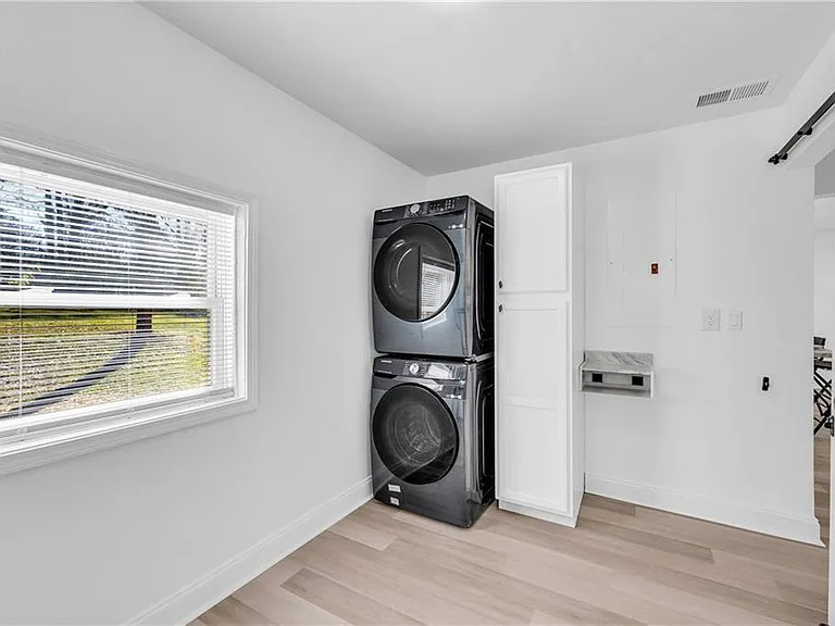 315 Evans St — Photo 23