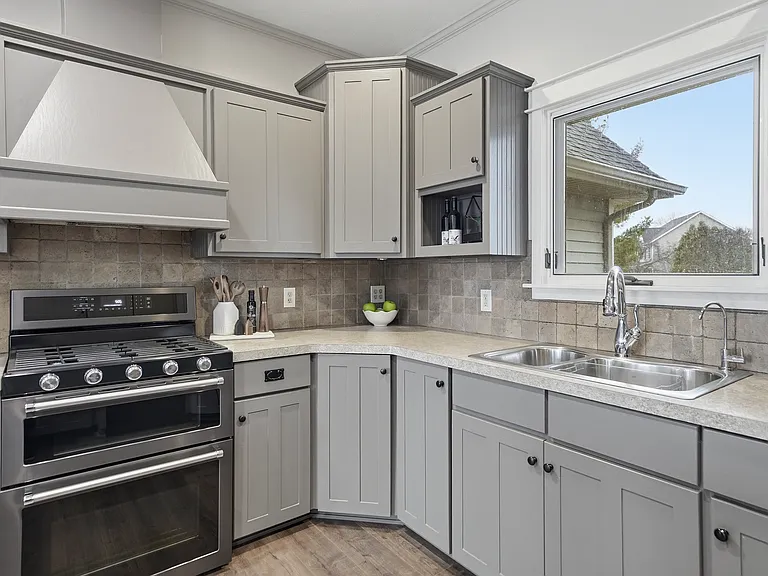 8886 Stonepoint Ct — Photo 11