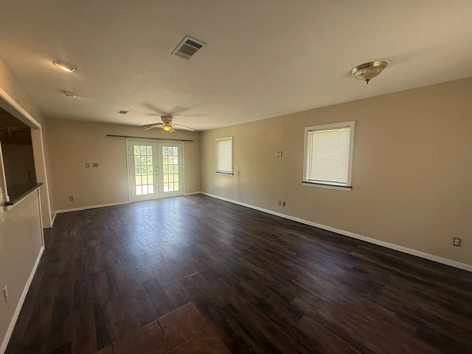 1105 Sycamore - 1 — Photo 3
