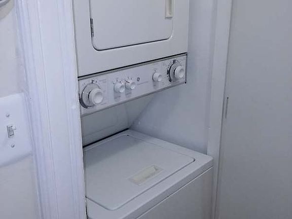 527-9th-NE-1st-fl-washer-dryer