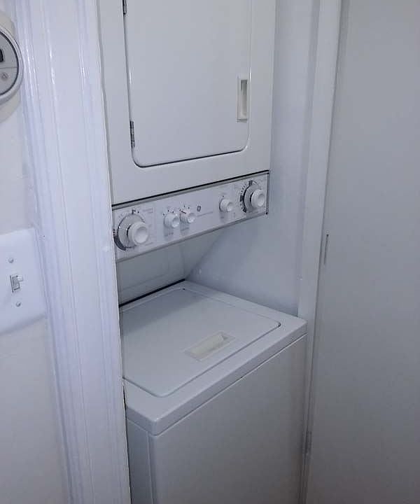 527-9th-NE-1st-fl-washer-dryer