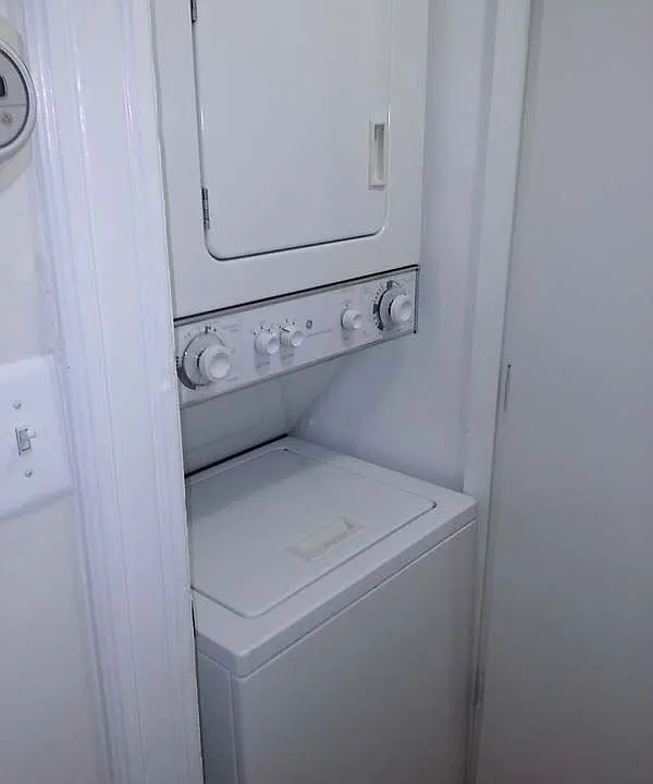 527-9th-NE-1st-fl-washer-dryer