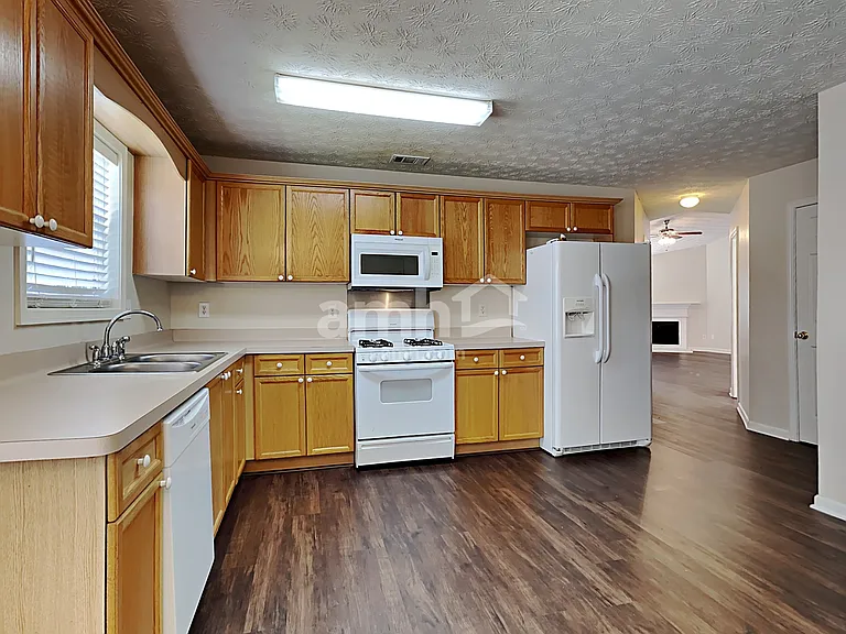 1552 Armende Cir — Photo 3