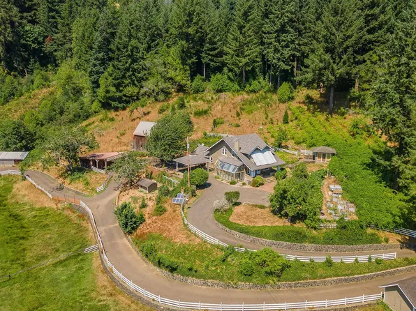 94753 Haynes Way Ln, North Bend, OR 97459