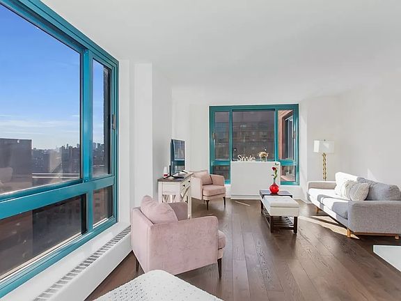 2nd image of 1 Irving Pl APT V17b