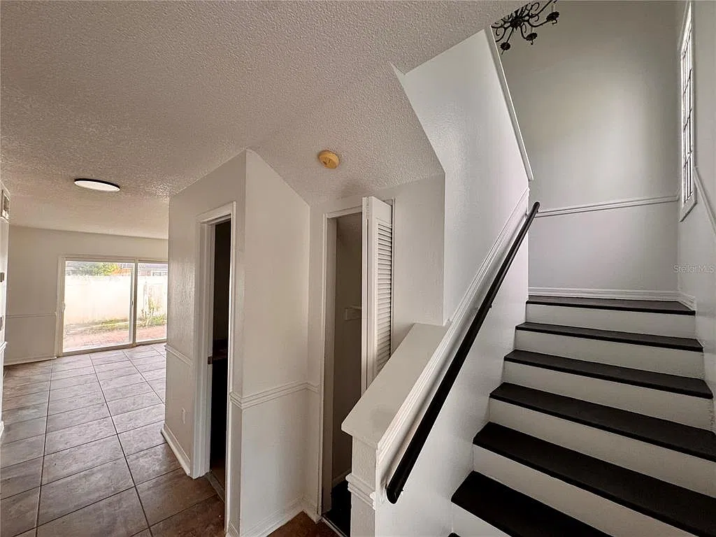 3 bed, 2.0 bath, 1349 sqft, $2,200 — Photo 3