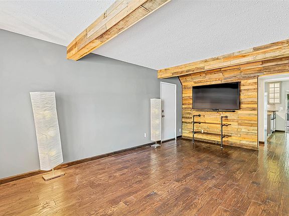 5th image of 11820 Charlemagne Dr #A