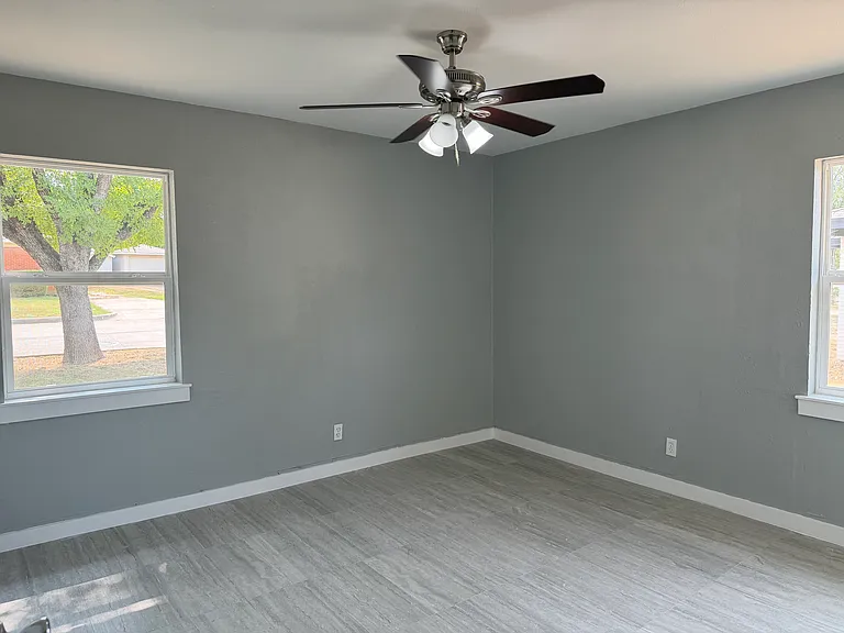 2502 Normont Cir — Photo 11