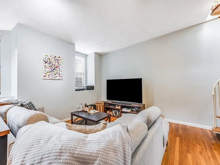 102 E Brookline St #4 — Photo 7