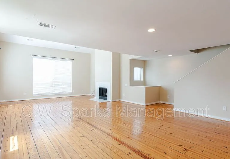2724 Shelby Ave — Photo 3