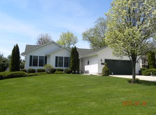 627 Squires Ave, Dixon, IL 61021