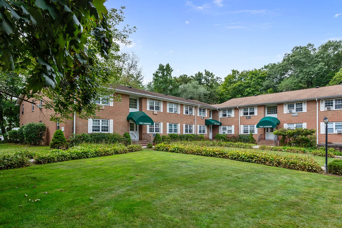 Building Photo - The Gardens at Mt Kisco