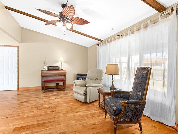 5th image of 412 Stout Dr